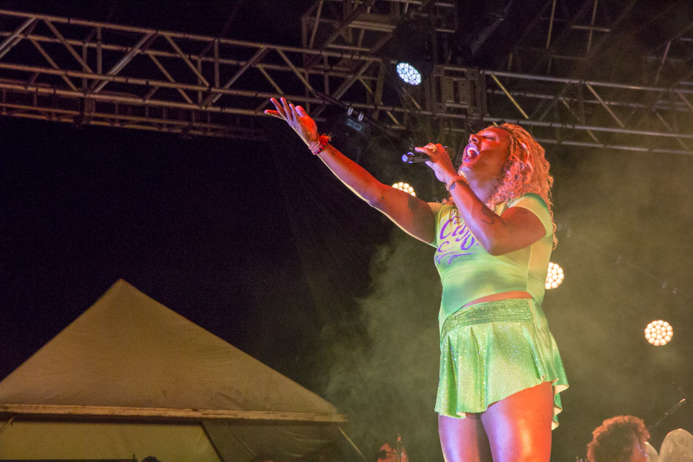 MS ao Vivo reúne 25 mil pessoas em show de Liniker e Silveira na Capital