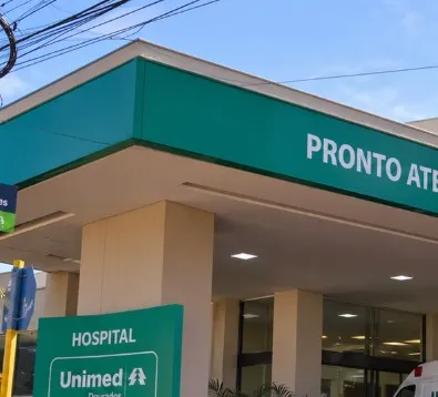 Fachada do pronto atendimento do Hospital Unimed em Dourados