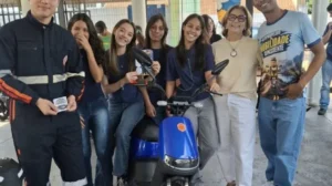 Imagem da ação de educação no trânsito do projeto Micromobilidade Consciente