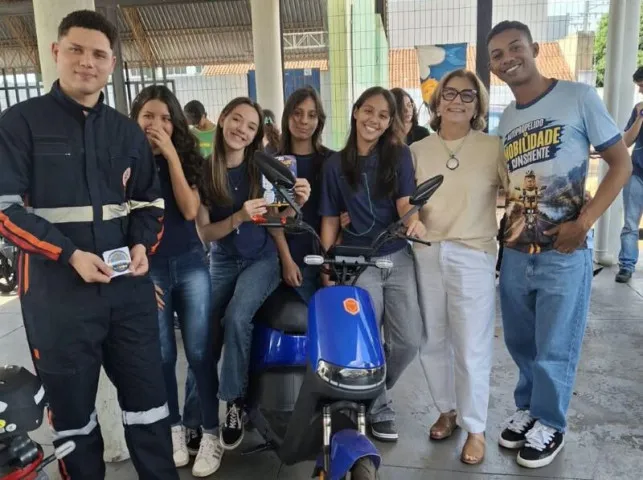 Imagem da ação de educação no trânsito do projeto Micromobilidade Consciente