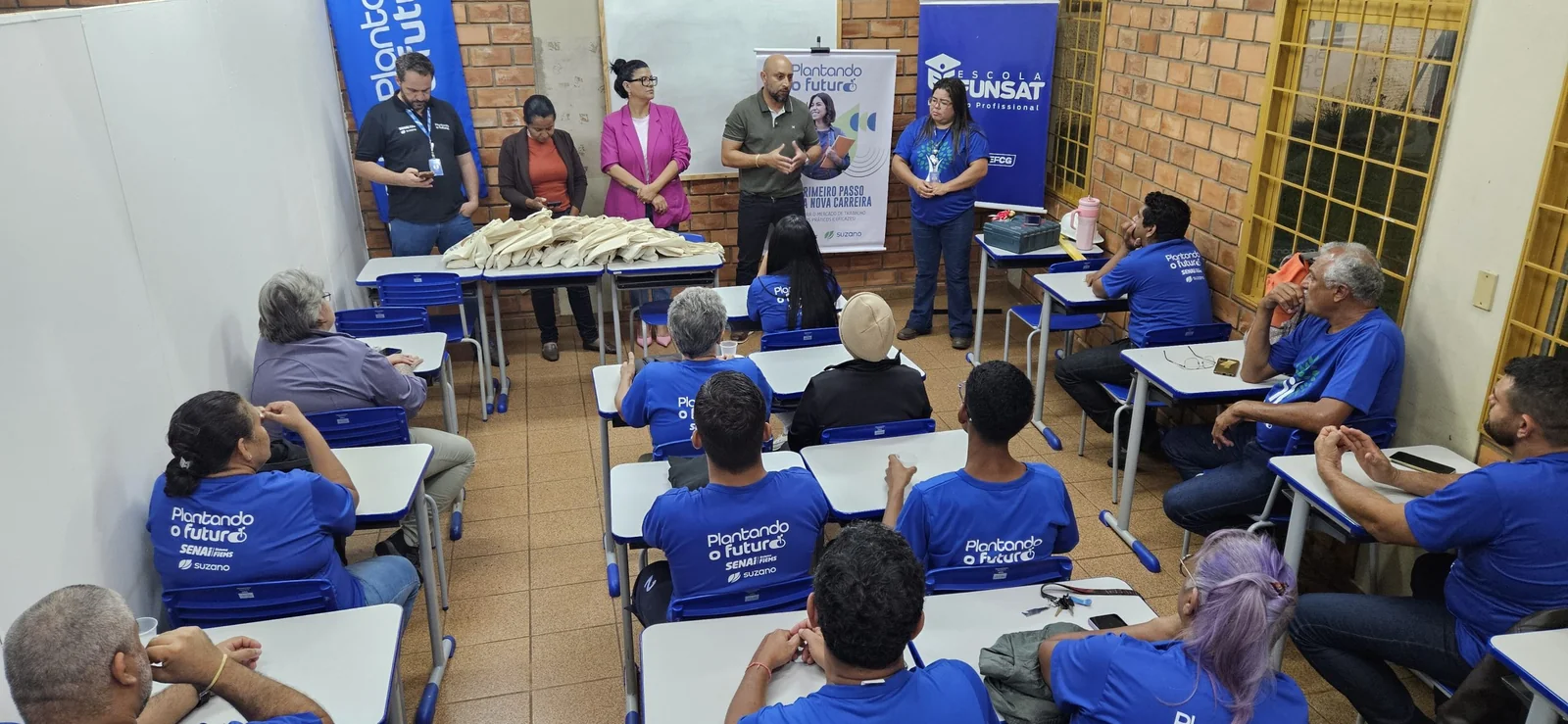 Participantes reunidos no encerramento do curso no Polo Moreninhas, em fotografia divulgada pela Prefeitura de Campo Grande.